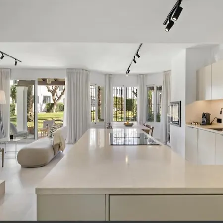 בית נופש Se8 - Stylish Townhouse With Rooftop Terrace מארבלה