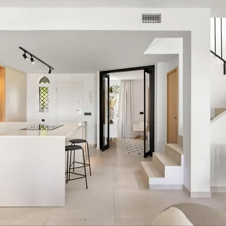 Se8 - Stylish Townhouse With Rooftop Terrace * מארבלה