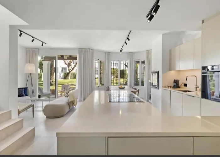 Semesterbostad Se8 - Stylish Townhouse With Rooftop Terrace Marbella